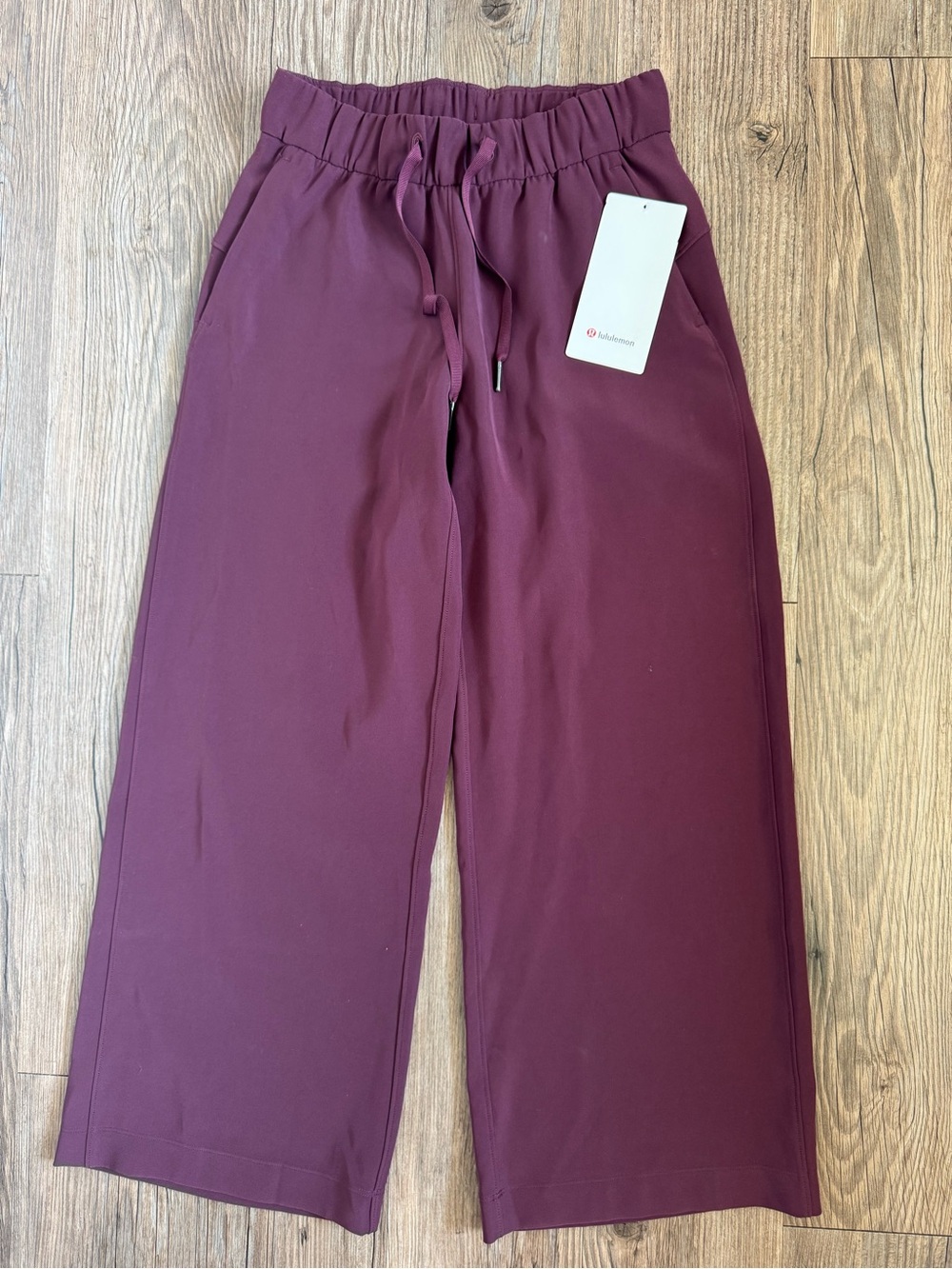 Lululemon On the Fly 7/8 Wide Leg Pant
Woven Maroon Size 2 - Picture 2 of 5